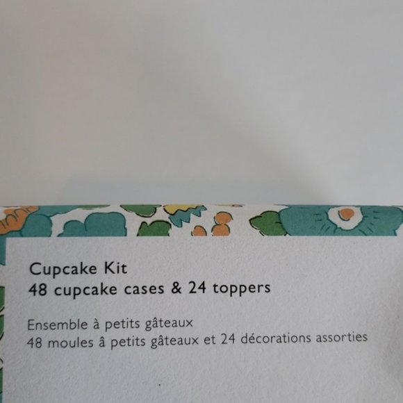 Towel & Salt & Paper Shaker Set of 5 - Picture 4 of 7